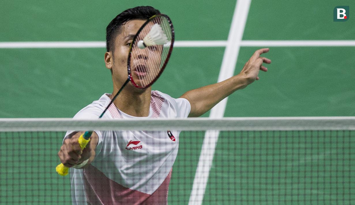 Pebulutangkis Indonesia, Anthony Ginting, saat melawan wakil China Taipei, Chou Tien-chen, pada laga Asian Games di Istora, Jakarta, Senin (27/8/2018). Anthony Ginting kalah 21-16, 21-23, dan 17-21. (Bola.com/Vitalis Yogi Trisna)