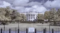Pemandangan Gedung Putih di Washington DC (13/8). Foto ini dihasilkan dengan menggunakan kamera atau teknik Inframerah. (AFP Photo/Andrew Caballero-Renolds)