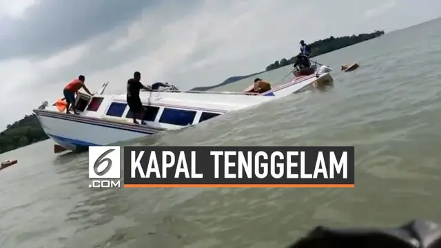 VIDEO: Dramatis, Kapal Cepat Tenggelam Setelah Tabrak Karang