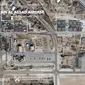 Gambar satelit menunjukkan kerusakan akibat serangan Iran di pangkalan udara AS di Ain al-Assad, Irak barat, Rabu (8/1/2020). Serangan Iran adalah pembalasan atas pembunuhan Jenderal Qassem Soleimani, salah satu pejabat militer paling kuat dan berpengaruh di Teheran. (HO/Planet Labs Inc./AFP)