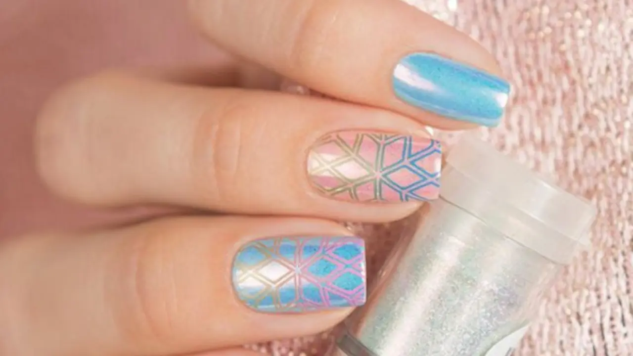 Jelang Natal, Nail Art Cantik Ini Cocok Dijadikan Pilihan