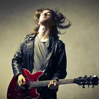 Lagu-lagu era awal 2000-an ini pasti kamu ingat nada-nadanya. Tapi yakin masih ingat judulnya?