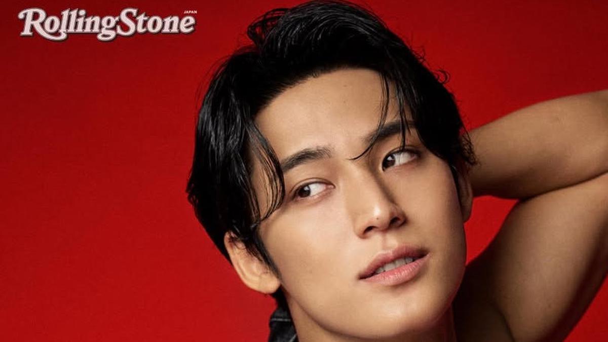 6 Pesona Maskulin Mingyu Seventeen Perlihatkan Otot Lengan dan Dada Bidang di Pemotretan Terbaru