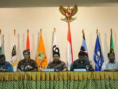 KPU dan Badan Pengawas Pemilihan Umum (Bawaslu) saat konferensi pers di Gedung KPU, Jakarta, (21/10/14). (Liputan6.com/Johan Tallo)