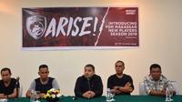 CEO PSM, Munafri Arifuddin, dan jajaran manajemen PSM dalam sesi konferensi pers di Hotel Aryaduta, Makassar, Minggu (13/1/2019). (Bola.com/Abdi Satria)