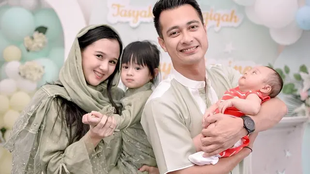 Eza Gionino gelar aqiqah untuk anak bungsunya (Instagram/ezagi/ma_coritha)