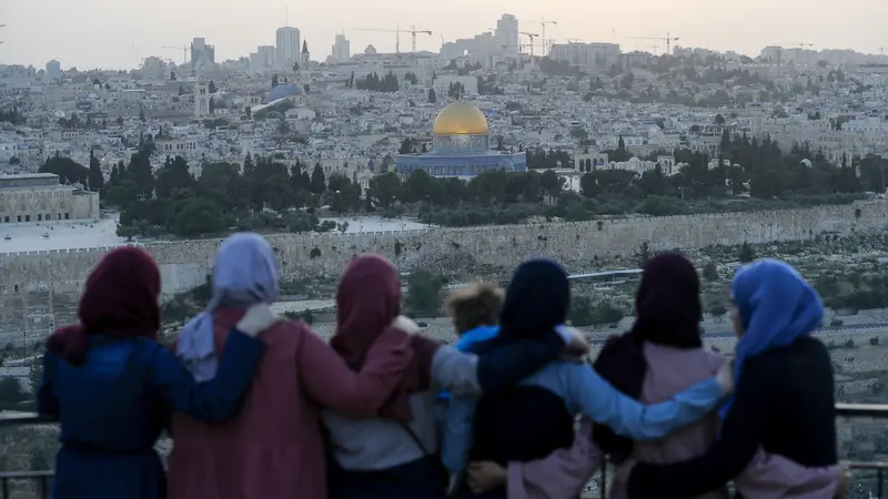 Menikmati Buka Puasa dengan Latar Masjid al-Aqsa