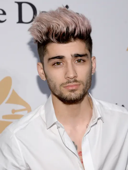 Dalam merayakan hari Idul Fitri, Zayn Malik tampak mesra dengan Gigi Hadid saat di temui di kawasan New York, AS. (AFP/Bintang.com)