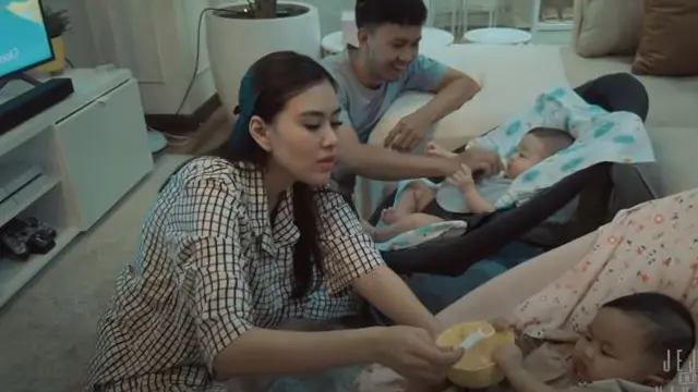 Perdana Asuh Si Kembar Tanpa Babysitter, Ini 7 Potret Perjuangan Syahnaz Sadiqah