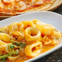 Ilustrasi cumi saus telur asin./Copyright shutterstock.com/g/thanasak26+photography