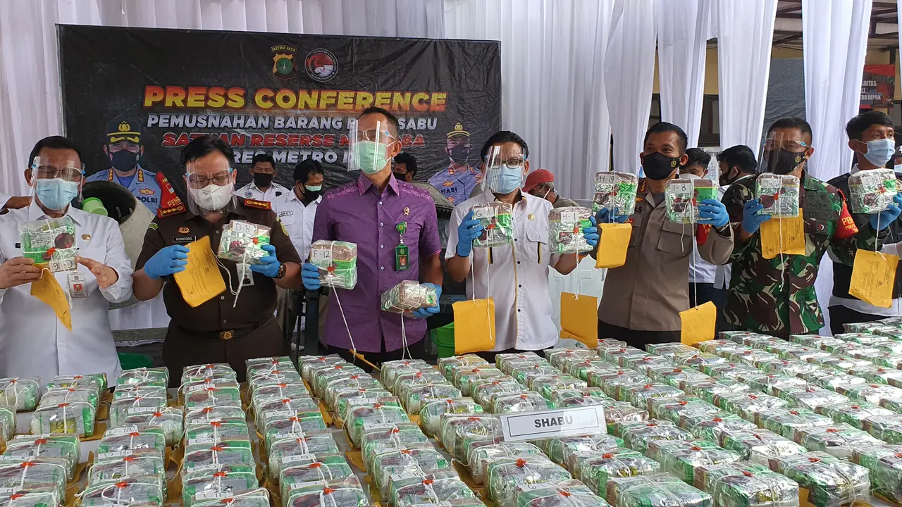 Polrestro Depok bersama Forkopimda saat memusnahkan sabu seberat 258 kilogram