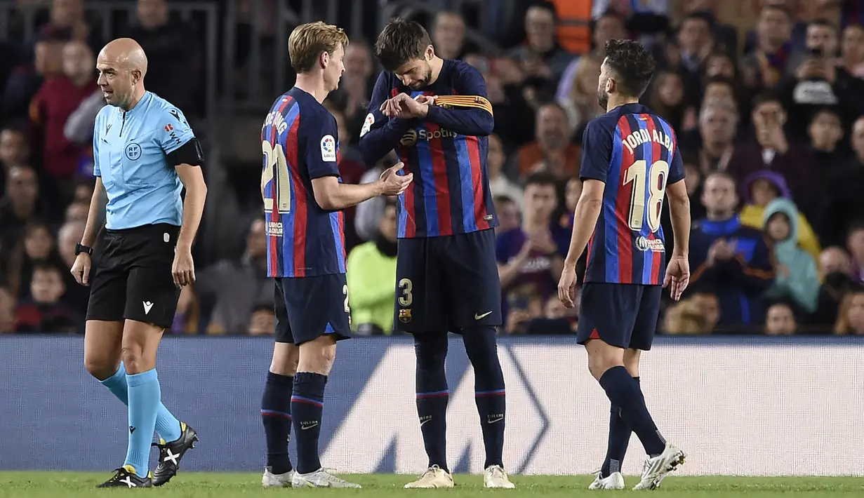 Dalam laga yang dimenangi Barcelona dengan skor 2-0 tersebut, Gerard Pique tampil selama 85 menit sebelum akhirnya digantikan oleh Andreas Christensen. (AFP/Josep Lago)