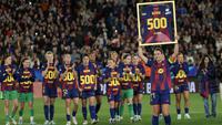 Alexia Putellas mencatatkan penampilan ke-500 bersama Barcelona saat laga perempat final Liga Champions Wanita 2025/2026 melawan Real Madrid, Kamis (02/04/2026). (AFP/Lluis Gene)
