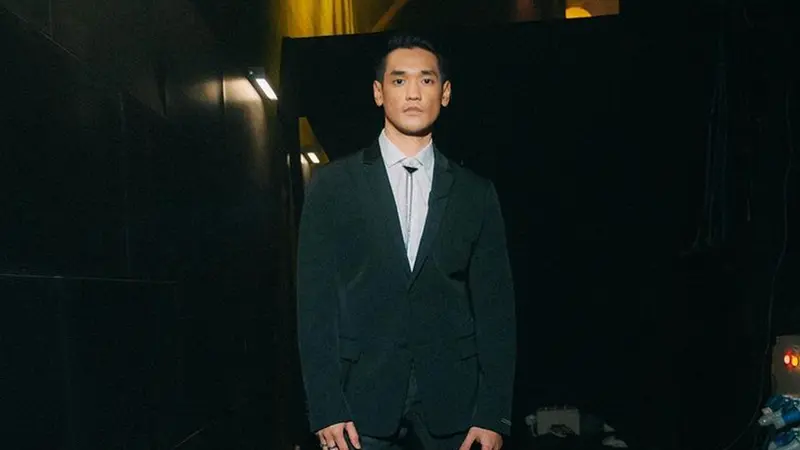 FOTO: Potret Penampilan Afgan saat Pakai Setelan Jas Formal, Menawan