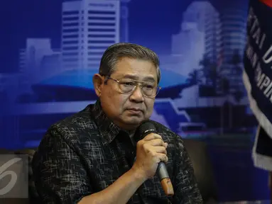 Ketua Umum Partai Demokrat, Susilo Bambang Yudhoyono memberikan klarifikasi terkait penyadapan dirinya dengan Ketua MUI Ma'ruf Amin, Jakarta, Rabu (1/2). (Liputan6.com/Faizal Fanani)