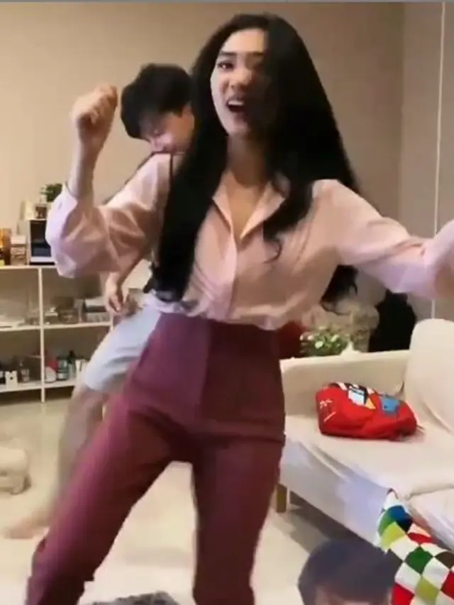 5 Potret Keseruan Bridal Shower Isyana Sarasvati, Jawab Kuis Hingga Menari Lagu BTS
