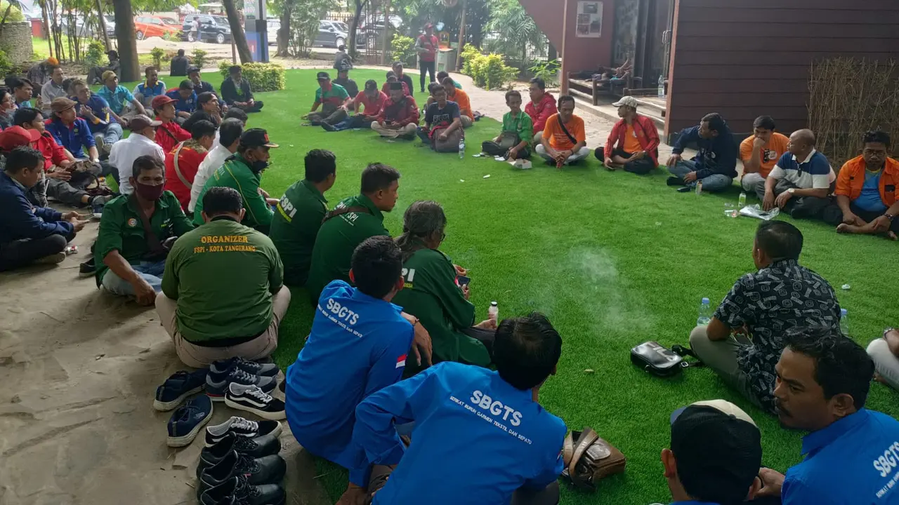 Aliansi Buruh Banten Bersatu (AB3) merekomendasikan upah tahun 2023 naik sebesar 24,5 persen.