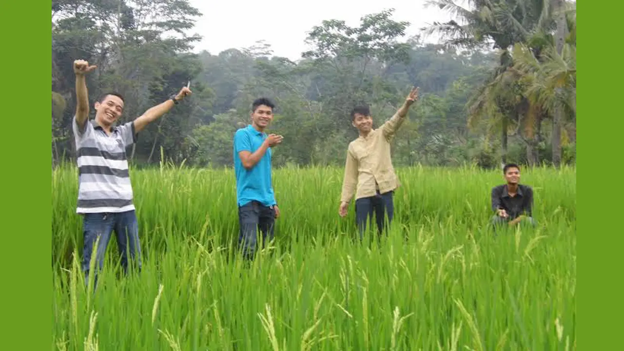 Asyiknya Menyusuri Sungai Ciherang Purwakarta
