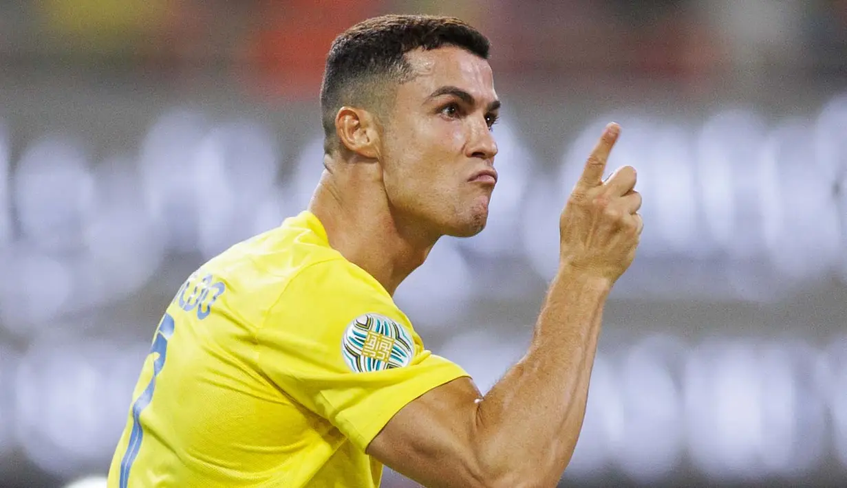 Al Nassr sejatinya sempat tertinggal lebih dahulu akibat gol Michael dan harus bermaind dengan 10 orang. Namun, Ronaldo mencetak gol untuk membuat skor menjadi 1-1 dan laga dilanjutkan ke babak extra time. (Photo by AFP)