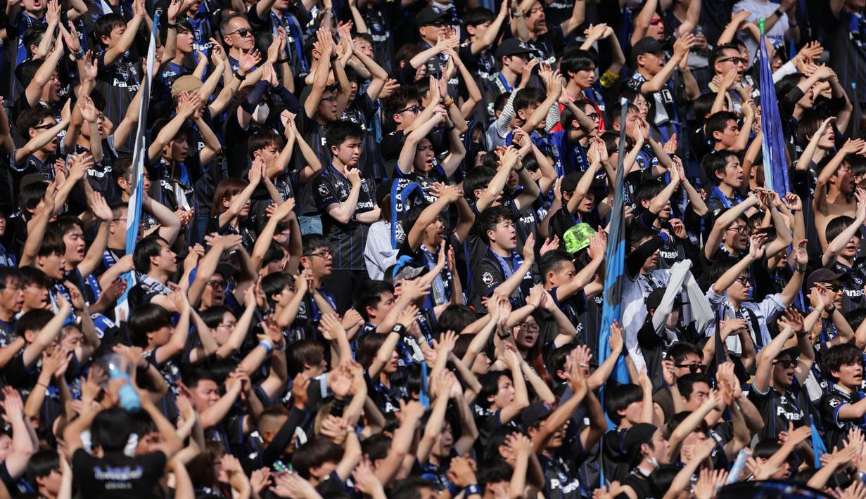 Sementara Gamba Osaka yang didukung penuh para suporternya sukses mengalahkan tamunya, Cerezo Osaka dengan skor tipis 1-0 yang membawa mereka ke peringkat delapan klasemen sementara dengan koleksi 18 poin. (J.LEAGUE)