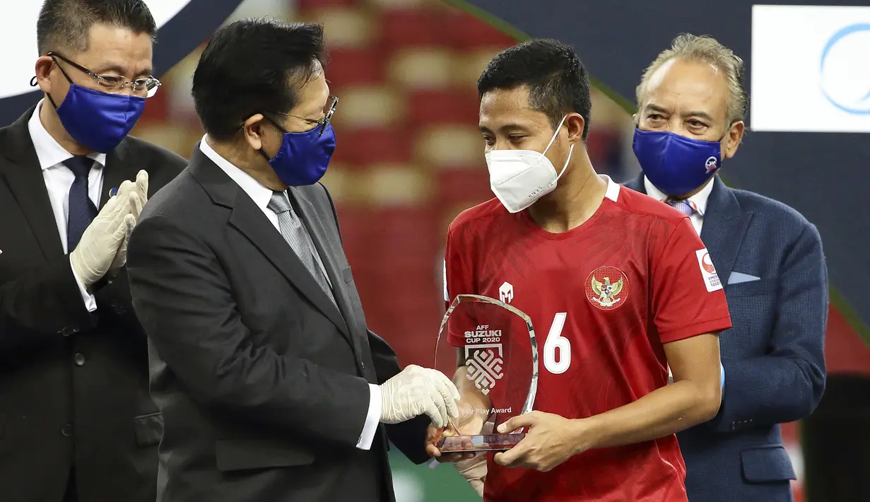 Timnas Indonesia mendapat gelar hiburan sebagai tim fair play selama berlangsungnya Piala AFF 2020. (AP/Suhaimi Abdullah)
