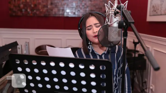 [Bintang] Prilly Latuconsina