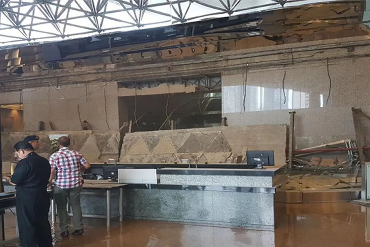 Potret Ambruknya Atap Balkon Gedung BEI Bidikan Warganet