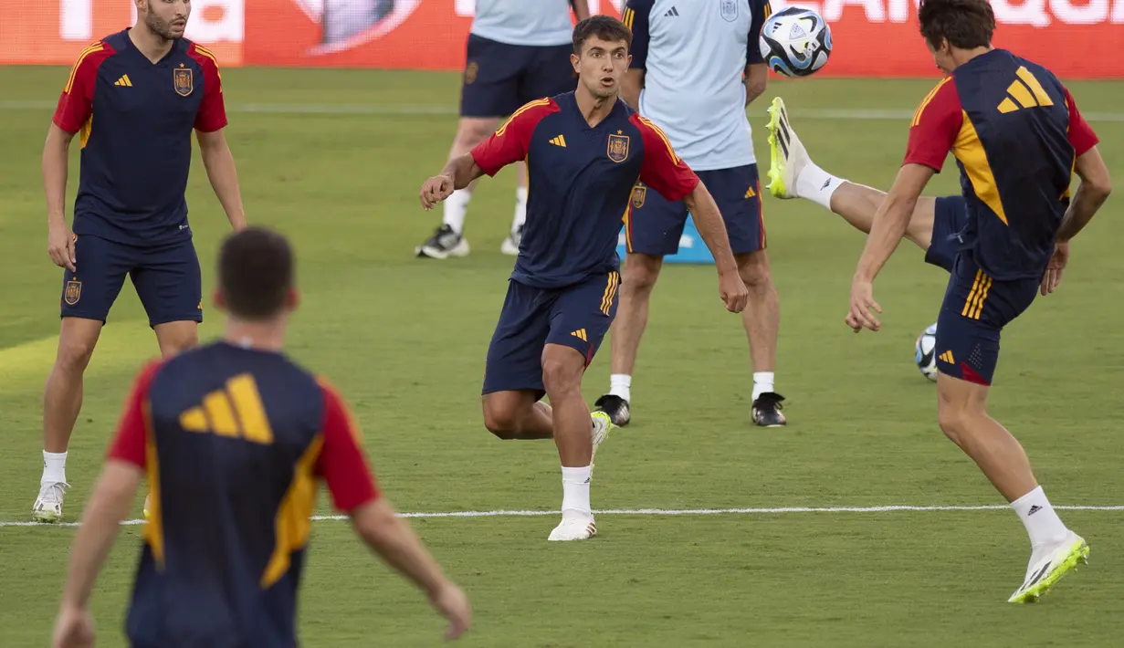 Spanyol sekarang memiliki enam poin, tertinggal sembilan poin dari Skotlandia, yang masih sempurna dengan 15 poin dari lima laga di posisi puncak. (JORGE GUERRERO / AFP)