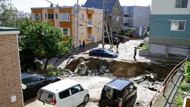 Parahnya Kerusakan Akibat Gempa di Jepang