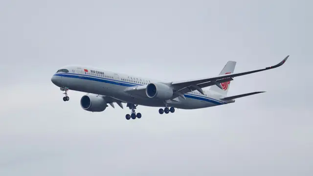 Pesawat Air China Mendarat Darurat di Shanghai Gara-gara Powerbank Terbakar di Tengah Penerbangan