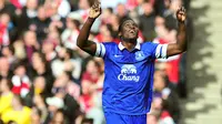 Striker Everton Romelu Lukaku rayakan gol ke gawang Arsenal (AFP/Glyn Kirk)