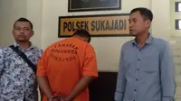 Tukang ojek ditangkap personel Polsek Sukajadi, Pekanbaru, karena menjambret untuk biaya obat keluarga. (Liputan6.com/M Syukur)