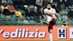 Pemain AS Roma asal Mesir Mohamed Salah menjadi pencetak gol bagi kemenangan AS Roma pada lanjutan Serie A Liga Italia Pekan ke-23 di Mapei Stadium, Reggio Emilia, (2/2/2016). (AFP/Giuseppe Cacace)