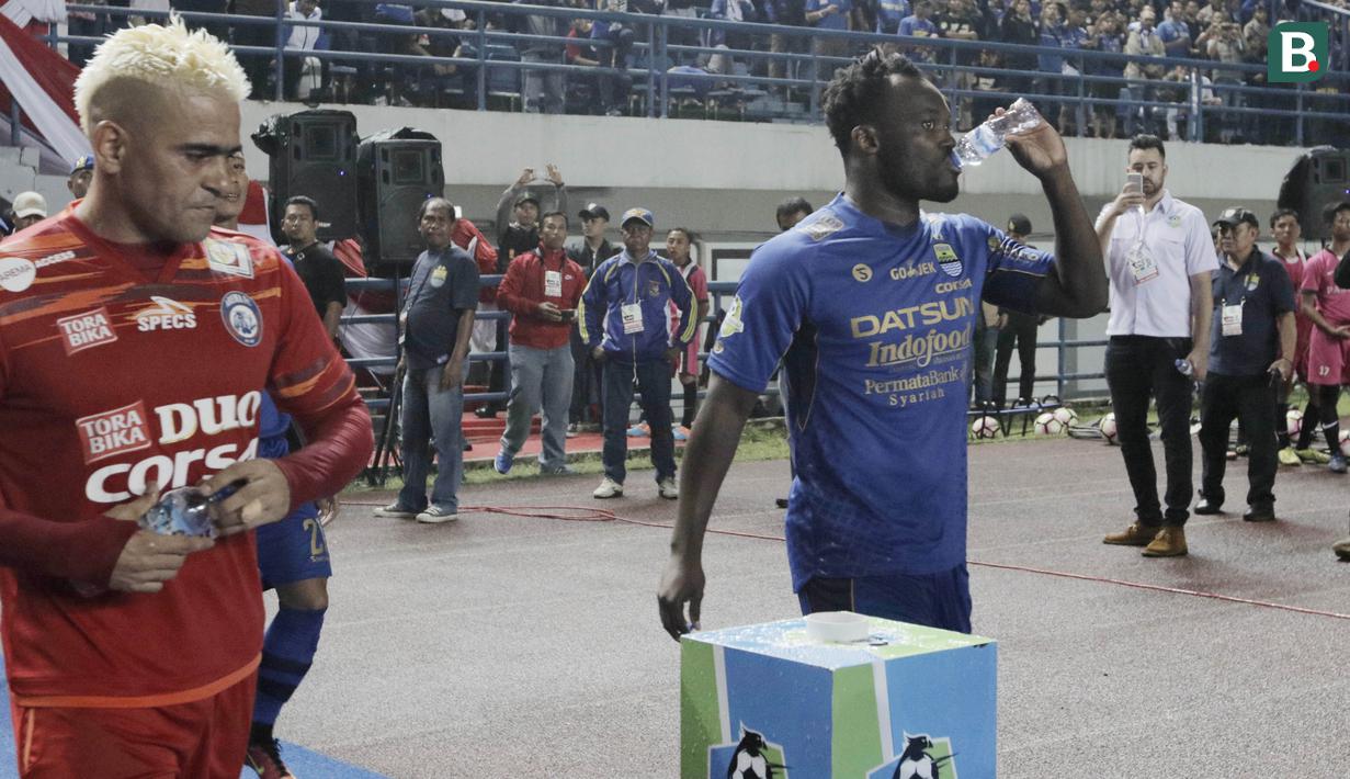 Suporter Persib tidak menyangka tim kesayangannya merekrut Essien yang merupakan pemain kelas dunia. (Bola.com/M Iqbal Ichsan)