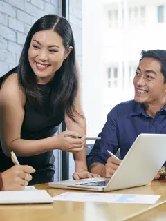 Tak hanya soal IQ dan prestasi akademik—kecerdasan emosional (EQ) juga terbukti jadi kunci sukses di dunia kerja! Yuk, Sahabat Fimela, kita temukan manfaat utama EQ dalam membangun karier yang cemerlang, lengkap dengan langkah praktis untuk mengasah keterampilan emosionalmu mulai hari ini. (Foto dok: Freepik/pressfoto).