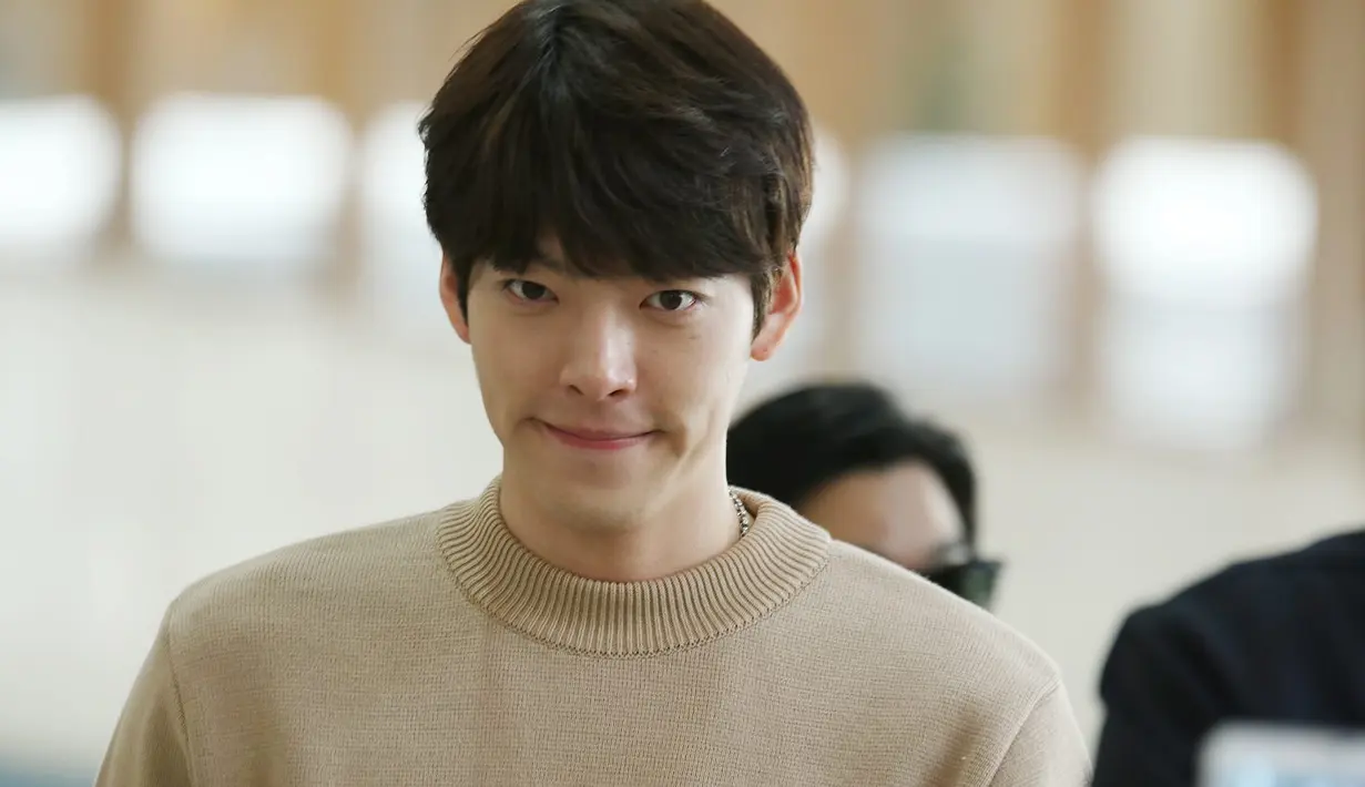 Saat ini Kim Woo Bin sedang dalam masa perawatan lantaran kanker langka yang dideritanya. (Foto: koreaboo.com)
