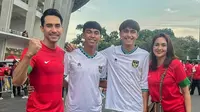 Pasangan Artis Tanah Air Kompak Kenakan Jersey Timnas. [@dagnesia]