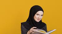 Ilustrasi Perempuan Muslim Credit: freepik.com