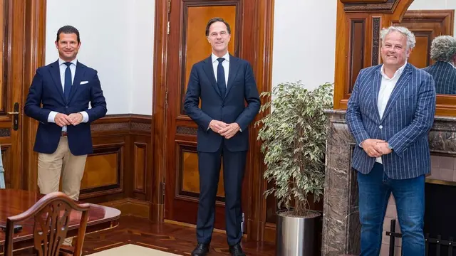 6 Potret Mark Rutte, PM Belanda yang Ramai Disebut Mirip Dr. Strange