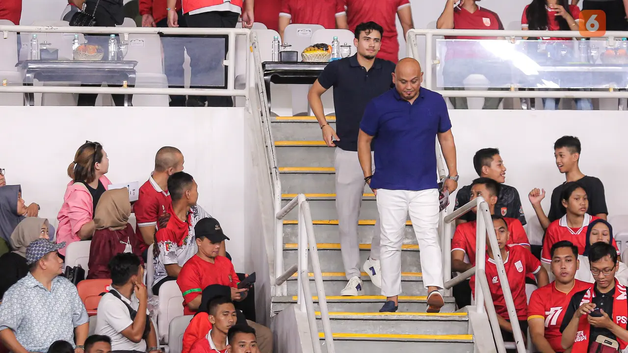 Foto: Bawa Sang Ayah, Momen Nathan Tjoe-A-On Foto Bareng Presiden Jokowi saat Timnas Indonesia Vs Brunei