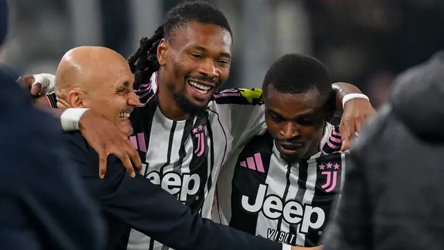 Pemain Juventus Khephren Thuram (tengah) merayakan gol