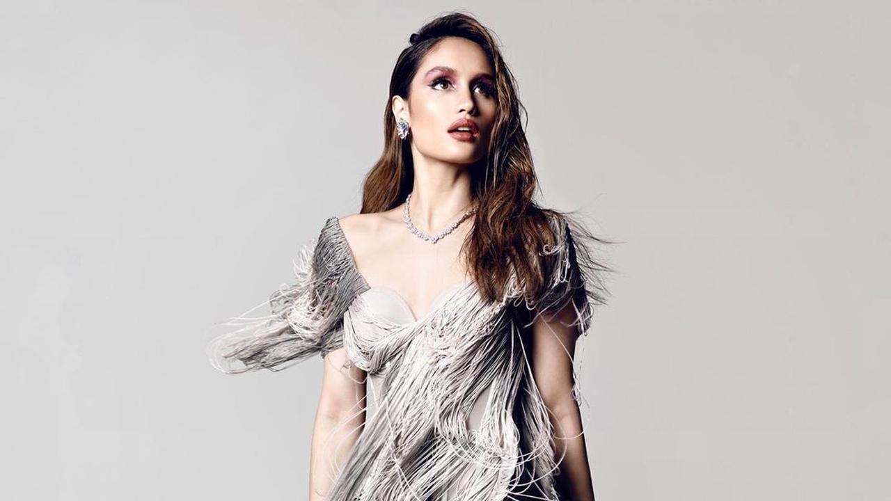 [Fimela] Cinta Laura