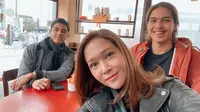 Momen Manis Al Ghazali Kuliah di London Diantar Maia Estianty (sumber: instagram/maiaestiantyreal)