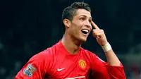 3. Cristiano Ronaldo (Manchester United) - Sebelum berseragam Setan Merah, mega bintang asal Portugal ini hampir bergabung dan sempat berlatih di markas Arsenal. Karena alasan finansial akhirnya sang pemain merapat ke Old Trafford. (AFP/Andrew Yates)