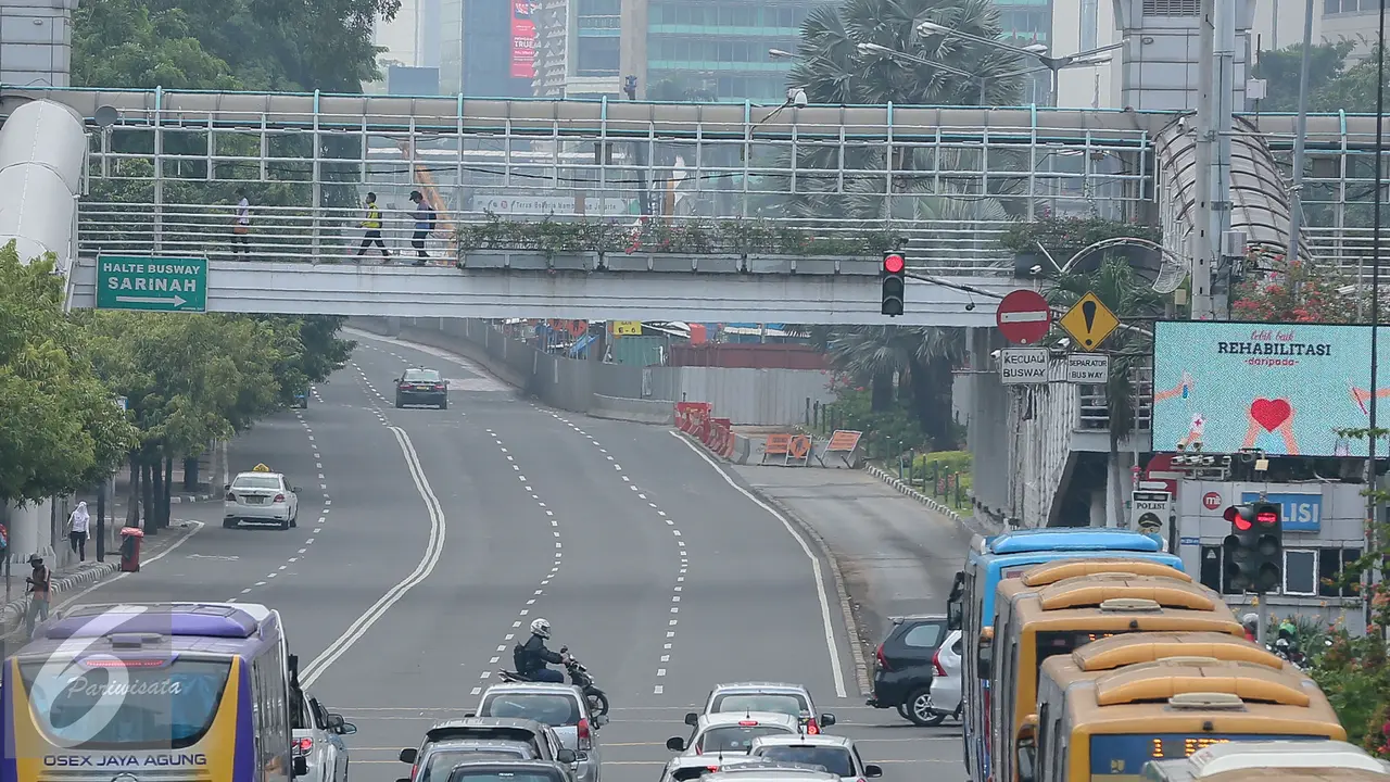 20151120-Jembatan-Penyeberangan-Orang-Jakarta-FF