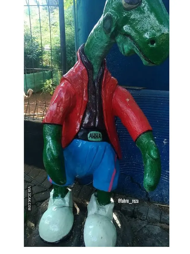 6 Mainan Bentuk Dinosaurus Ini Bentuknya Nyeleneh, Kocak