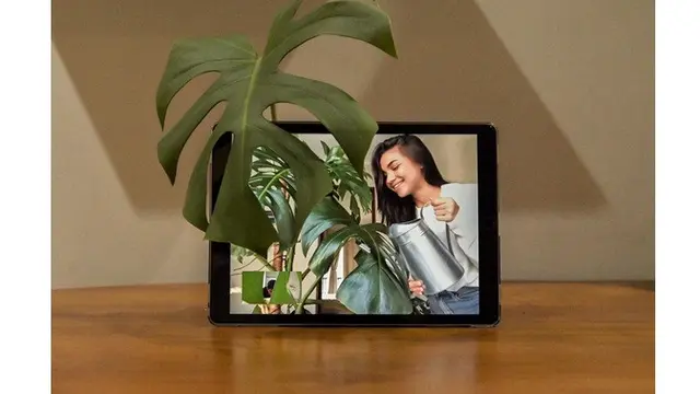 Hobi Berkebun, Ini 6 Potret Angela Gilsha dengan Tanaman Kesayangan