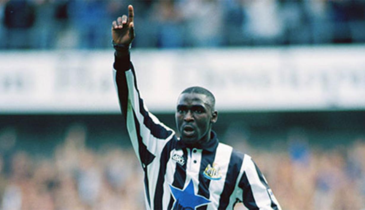 3. Andy Cole (1993/95), bersinar bersama Newcastle dengan mencetak 55 gol dalam 70 pertandingan, bakatnya itu menjadi daya tarik klub-klub besar Eropa dan akhirnya Cole memutuskan untuk hijrah ke Manchester United. (www.the42.ie)