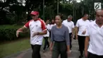 Sandiaga Uno usai jalan pagi bersama menteri BUMN mengaku tidak mempersoalkan protes warga di media sosial. Program penutupan jalan di Tanah Abang di klaim Sandi mendapat respon positif.
