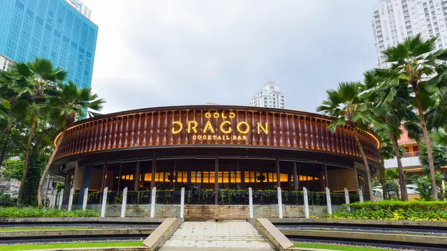Hotman Paris hingga Livy Renata Meriahkan Acara Pembukaan Outlet Terbaru HW Group di Central Park.